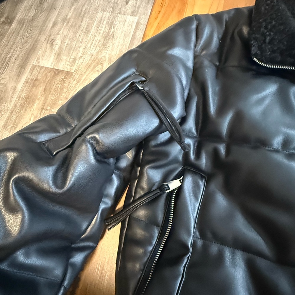 Forever 21 Black Puffer Jacket - Picture 3 of 5